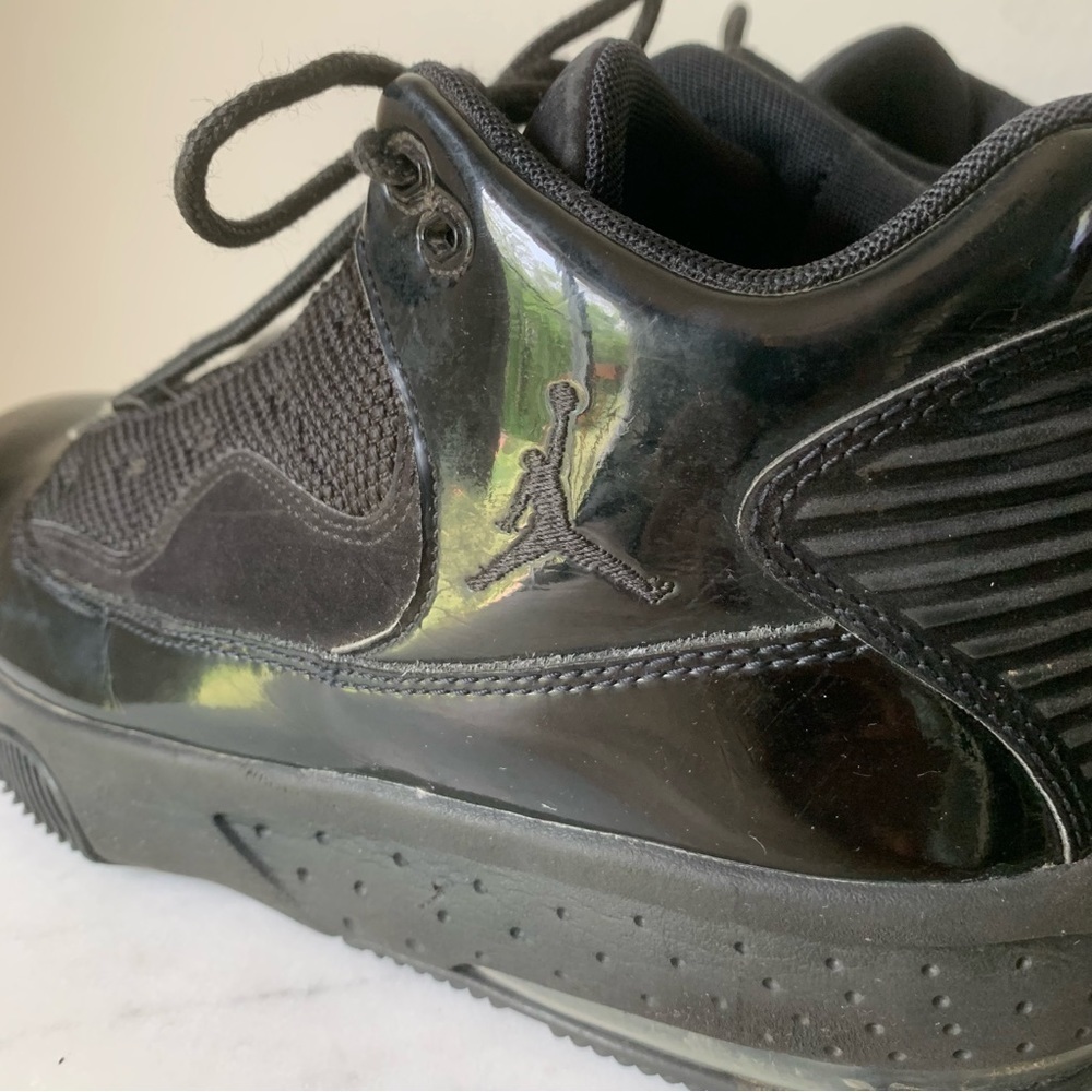 Jordan Max Aura 2 Men's Athletic
Sneakers Air Jordan Black on Black 8.5 - Picture 10 of 16